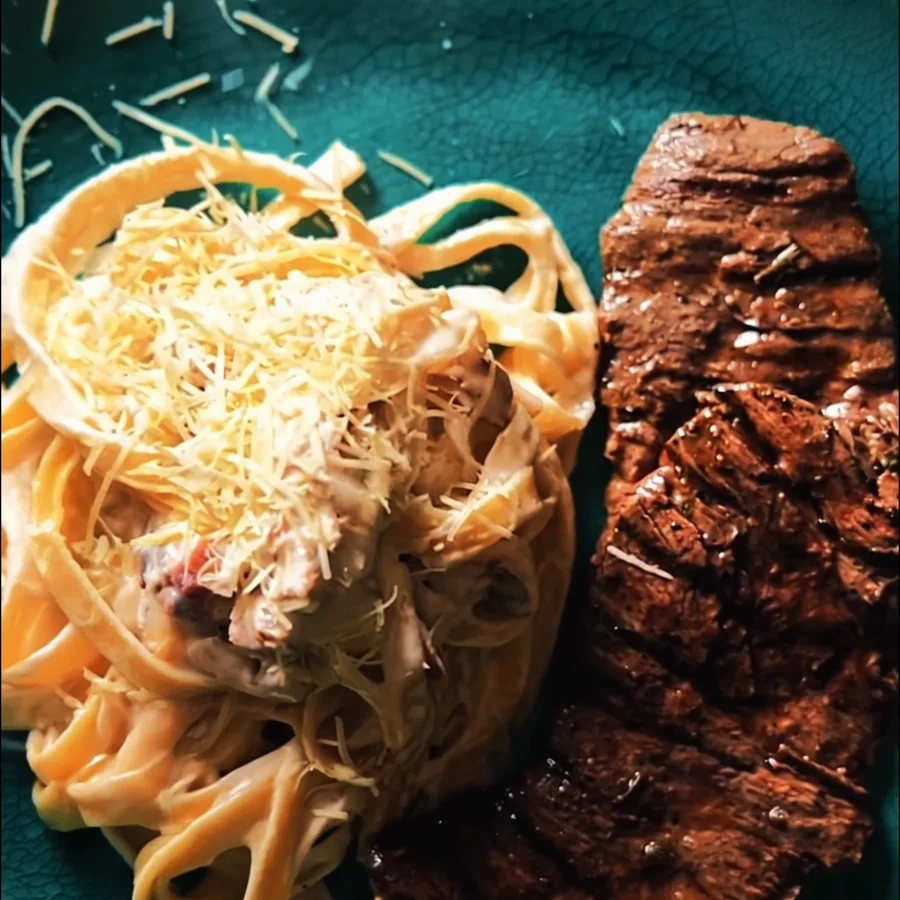 Fetuccini Alfredo con lomo